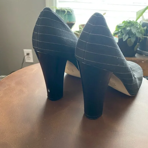 Steve Madden size 10, black with white pinstripes. Patton leather heels. - Picture 4 of 6